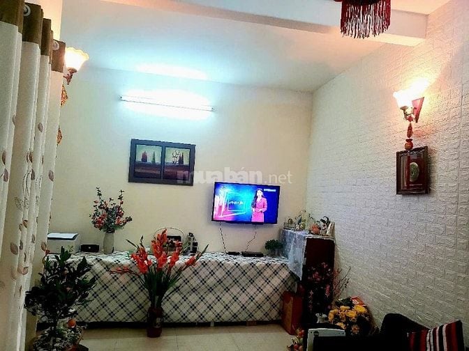 Cần bán nhà riêng Hào Nam,10m ra mặt phố,ngõ rộng DT 52M x 3T