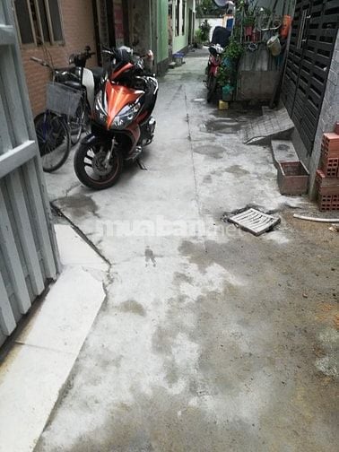 Giá rẻ! Nhà cấp 4, DT: 3,9m x 15,5m, gác lửng