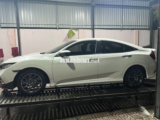 Honda Civic 2019 E 1.8 AT - 90000 km