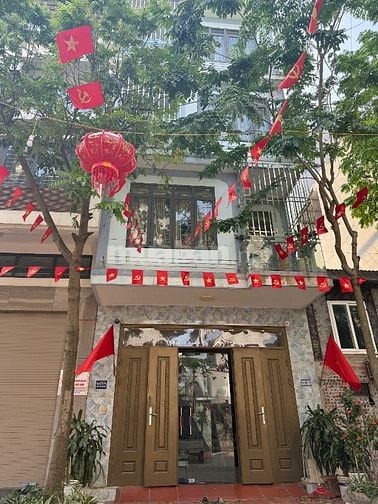 Chính chủ cho thuê nhà 4 tầng,đường 12m,trong Khu đô thị Văn Khê