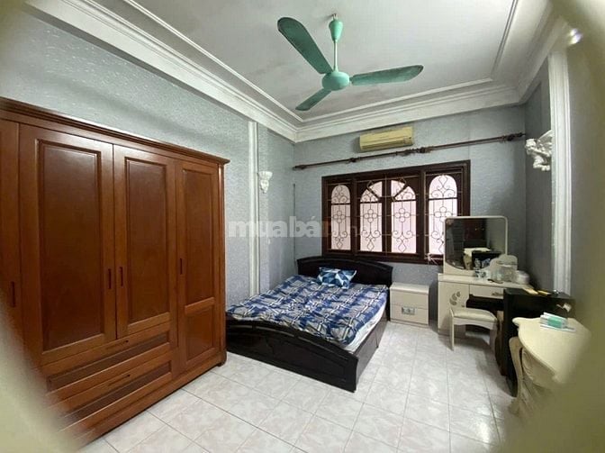 - Chính chủ cho thuê nhà 30m2 x 4 tầng ngõ 278 Tôn Đức Thắng, trung tâ