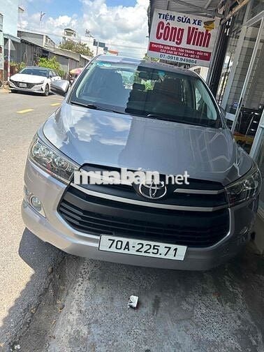 Toyota Innova 2018 2.0E - 100000 km