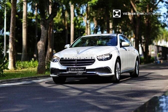 Mercedes Benz E200 Exclusive V1 Full Option