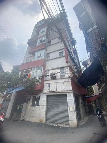 Mặt phố Hoàng Ngân lô góc mặt tiền rộng.