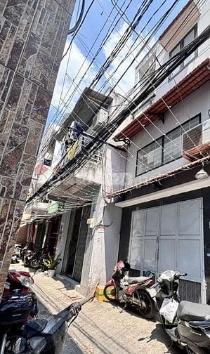 Cho thuê nhà hẻm 3m Phú Thọ, P.1, Q.11 giá 9,5tr