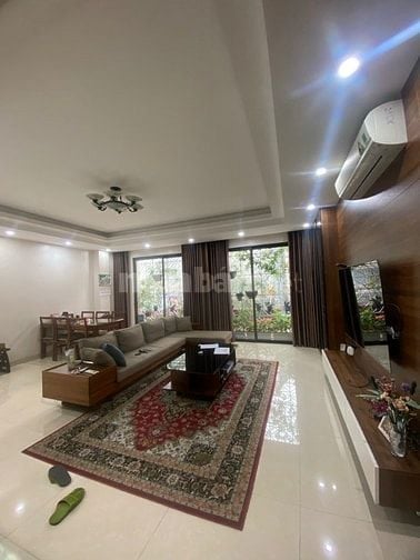 NR nằm tại Đường Ngọc Hà, p Ngọc Hà, Q.Ba Đình, HN. Ngôi nhà này có 3P