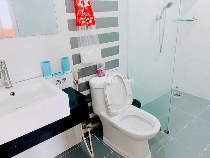 Chung cư 10A Trần Nhật Duật, Quận 1: 70m2, 2p ngủ, NT, 12tr/th