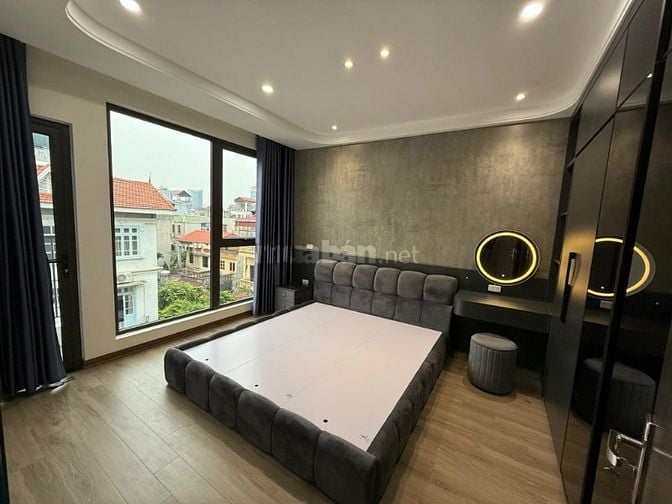 NHÀ ĐẸP NGUYỄN VĂN CỪ - ĐÓN CẦU TRẦN HƯNG ĐẠO - THANG MÁY - FULL NThất
