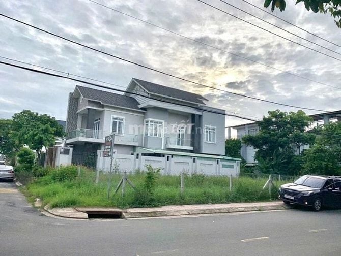 Chú 2 cần bán gấp LÔ GÓC 216m2 Đường số 9 Thị Trấn Củ CHI 420TR SHR