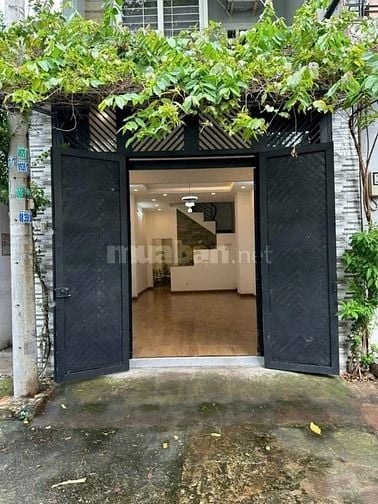 Gần THCS Trần Quốc Tuấn, DT 4x16m. Giá 9,3 tỷ