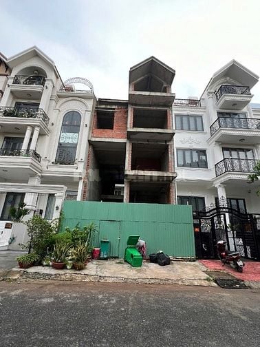 BÁN NHÀ THÔ KDC HIM LAM QUẬN 7 DT:7,5X20M GIÁ 42,5 TỶ VỊ TRÍ ĐẸP 