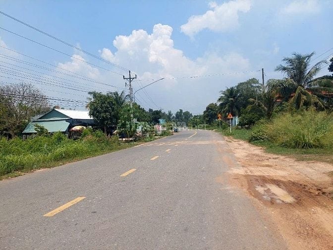 BÁN ĐẤT SKC MT ĐT 748, CÓ SẴN GPXD,PCCC, MÔI TRƯỜNG XÂY DỰNG NGAY LUÔN