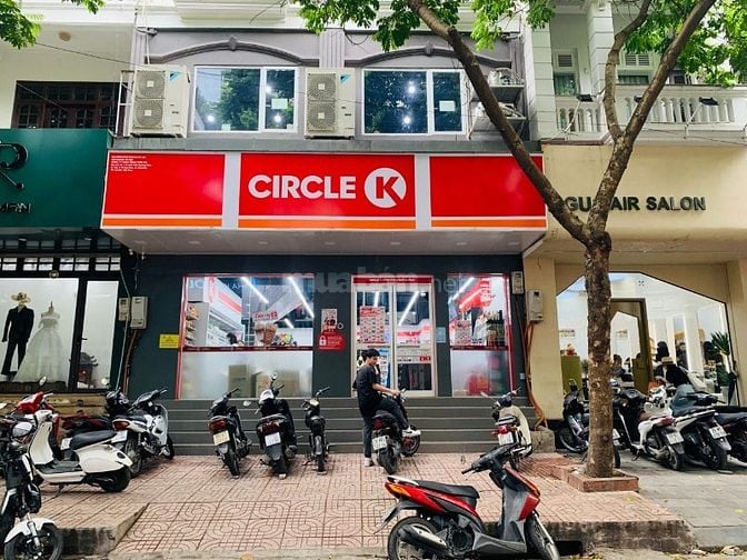 Cho thuê nhà mặt phố Nguyễn Thị Định, DT 60m, Mt 5m đầu phố giao LVL