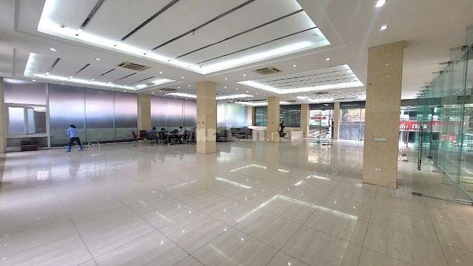 Cho thuê mặt bằng tầng 1 đường Láng: 380m2, giá 95tr