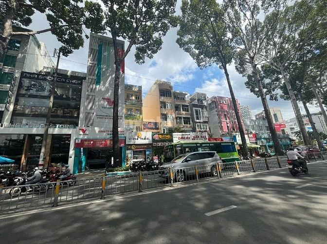 Cho thuê Tòa nhà tại P.Nguyễn Cư Trinh, Q1, giá tốt Hot : DTSD 2000m