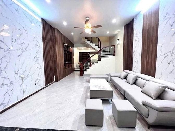 🔹 Siêu Phẩm Cầu Giấy – Nhà 5 Tầng Thang Máy – Hai Mặt Thoáng – Sổ Đỏ 