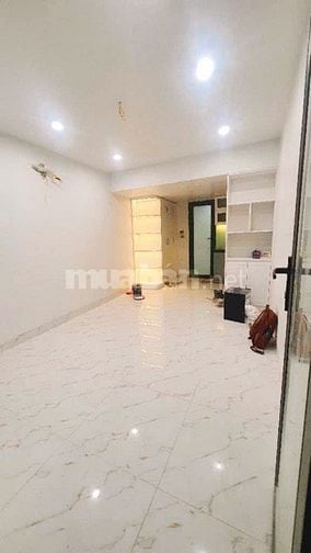 CC bán nhà đường Hoàng Mai, ngõ nông, ba gác đỗ cửa, nở hậu, nhỉnh 5tỷ