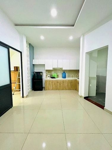  Cho thuê căn hộ dịch vụ 20-25m2 , full nội thất , bếp , sân phơi , wc