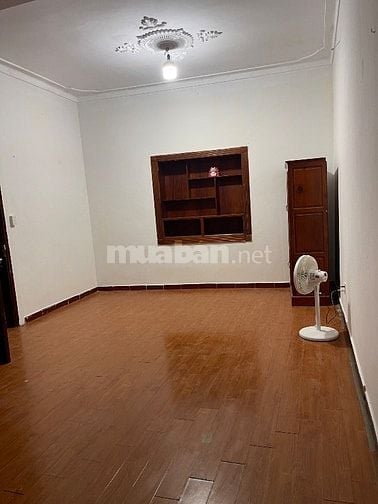 Nhà riêng nội thất cơ bản. Vào ở ngay , cách đường kim ngưu 120m.