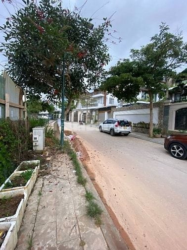 BÁN LÔ ĐẤT SIÊU VIP KHU GOLF VALLEY. GẦN HỒ XUÂN HƯƠNG.