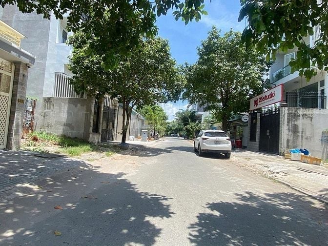 Bán biệt thự liền kề Q.2, Nguyễn Văn Hưởng, 615m², 160 tỷ, sổ đỏ