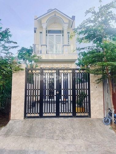 Bán Nhà Vườn 8.2m*24m 2 Tầng Sổ Hồng Riềng Giá 6.79 tỷ 