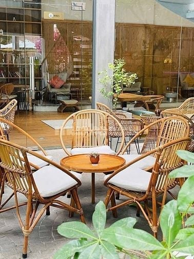 Tuyển 3 bạn phụ chị bán cà phê, trà sữa tại quán và mang đi