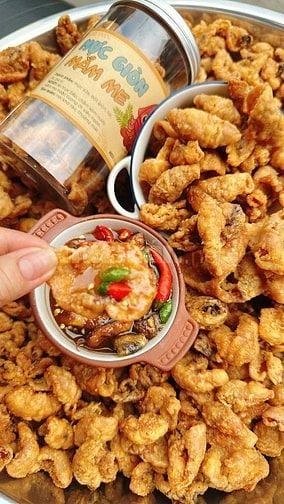 Hủ 250gr Mực sữa chiên giòn lắc đều với tỏi ớt