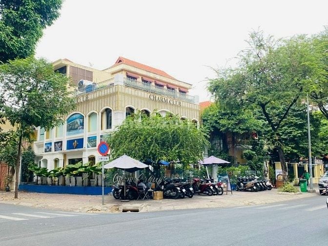 Cho thuê nhà 2MT 40 Võ Văn Tần, Q3. Trệt, lầu, ST, DT 900m2 chỉ 300tr
