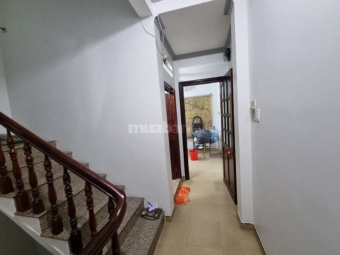 Cho nữ thuê phòng, có sẵn máy lạnh.