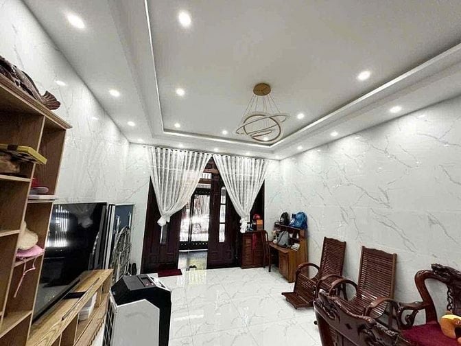 Cơ Hội Vàng Mua Nhà 4 Tầng Mặt Tiền Hoàng Thúc Trâm – Chỉ 9,x Tỷ (TL) 