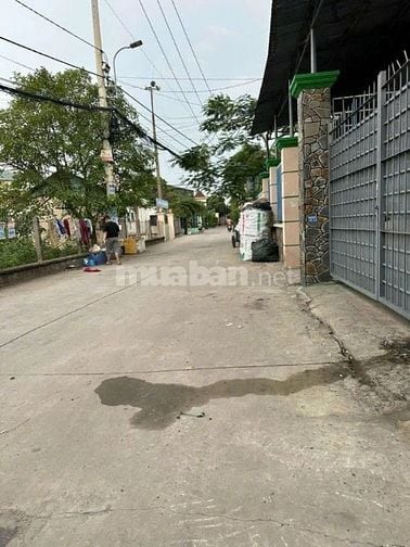 Kẹt tiền rồi nên phải bán nhà ngay Chợ Đầu Mối Hóc Môn, dt 72m2, 720tr
