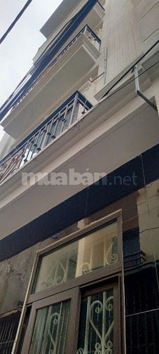 Gia đình có việc muốn bán căn nhà 5 tầng giáp quốc lộ 6 chỉ  26m 
