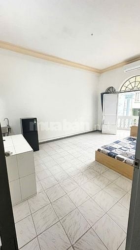 Phòng đẹp bancon - 21/1 đường Trường Sơn, P4, Q. Tân Bình Có máy lạnh