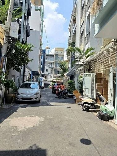 HẺM 6M OTO NHÀ 3 THÁNG 2 Q.10 - NHÀ 3 TẦNG GIÁ 3TỶ490 - DT: 65m2