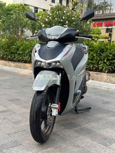 Cần bán Siêu Phẩm SH 160 ABS 4/2025 xám xi măng chạy 400km siêu mới