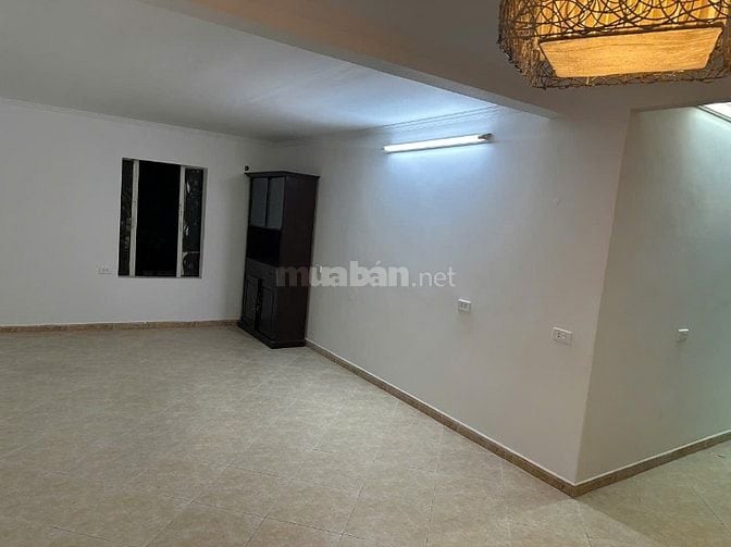 Bán căn hộ tập thể T3 DT 75m thoáng, đẹp ngõ ôtô phố Hoàng Ngọc Phách