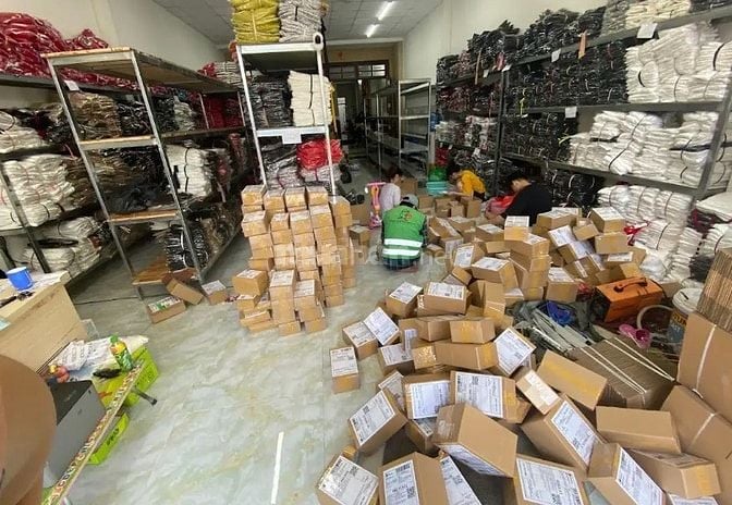 BÊN KHO ĐANG CẦN NAM NỮ SOẠN HÀNG ĐÓNG GÓI 