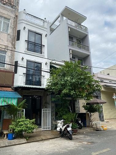 Bán nhà mặt tiền khu vực an ninh, sạch sẽ