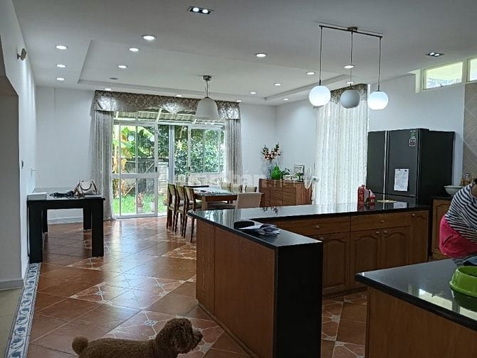 Nhà biệt thự đơn lập nằm trong khu biệt thự Thảo Nguyên Sài Gòn 