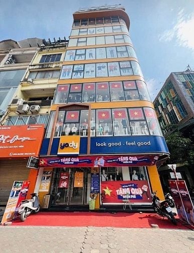 Cho thuê nhà mặt phố Nguyễn Tuân, Dt 85mx4, Vị trí đắc địa ngay ngã tư