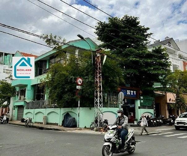 Cho thuê tòa nhà góc 2 mặt tiền – 53 Trần Nhật Duật, Q1_DT:10m x20m