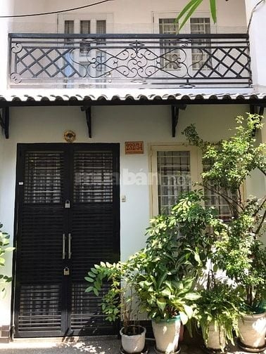 Cho thuê nhà nguyên căn hẻm 232/34 đường Võ Văn Kiệt, Quận 1.
