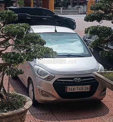 Xe i10 đang đi làm cho ae dùng