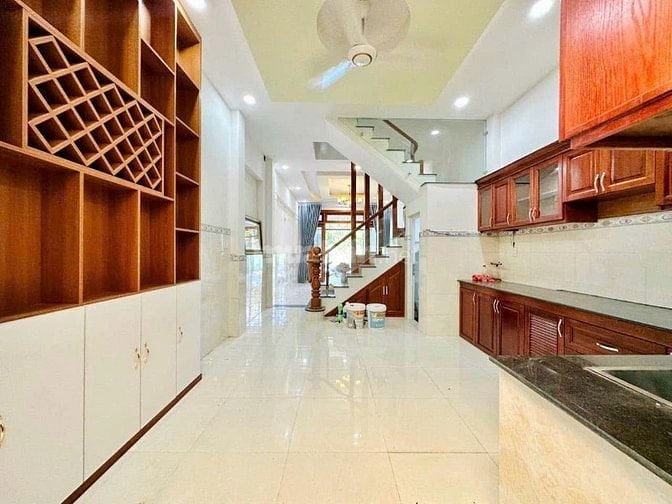 Bán Nhà 2 Lầu Bình Tân –Thổ Cư 100%,Hoàn Công Đầy Đủ,Đường 8m Ô Tô 