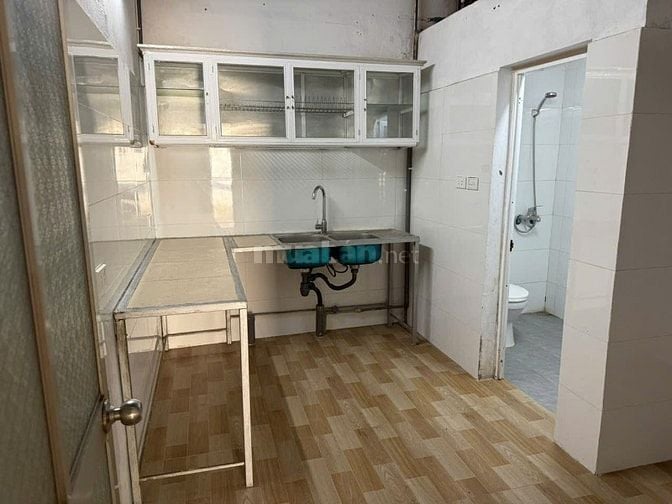 Cho thuê Ngõ 44 Nhân Hoà: căn hộ 1 tầng riêng biệt khép kín 40m2. 