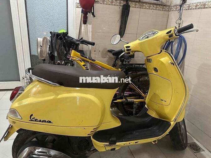 NHÀ DƯ XE THANH LÝ BỚT EM MÀU VÀNG