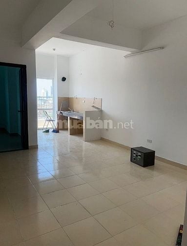 Cho thuê lâu dài căn hộ CC CT12A Hoàng cầu nhà mới hoàn toàn không đồ 