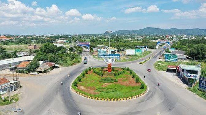 Cần bán gấp lô đất Mặt tiền đường Hồ Tri Tân, gần vòng xoay Long Điền