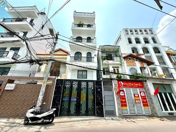 Nhỉnh 120tr/m². Căn Góc 2 MT Hẻm Nhựa 8m. Diện Tích 135m².